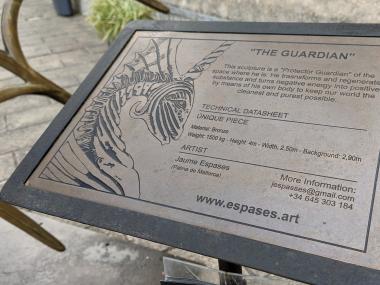 Foto escultura guardians 